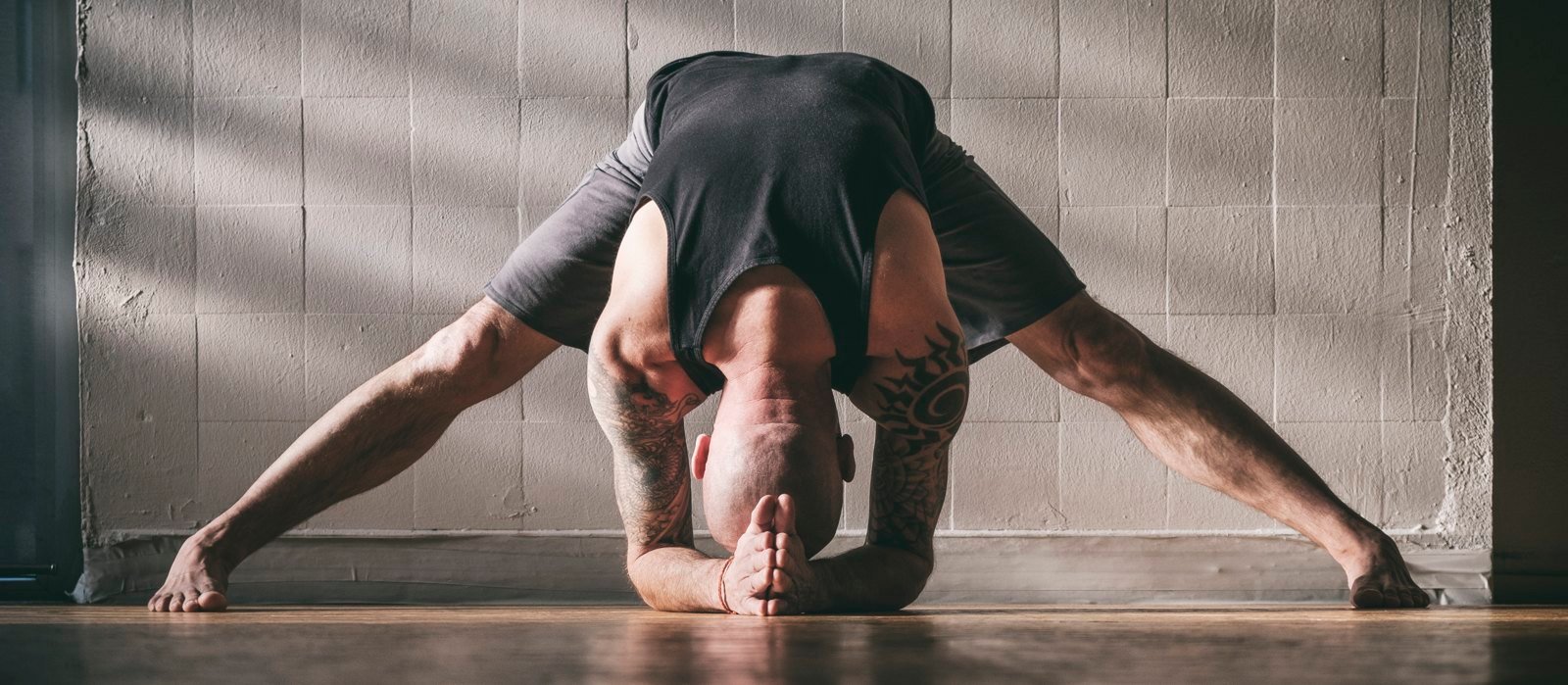 Header Andy Prasarita Padottanasana