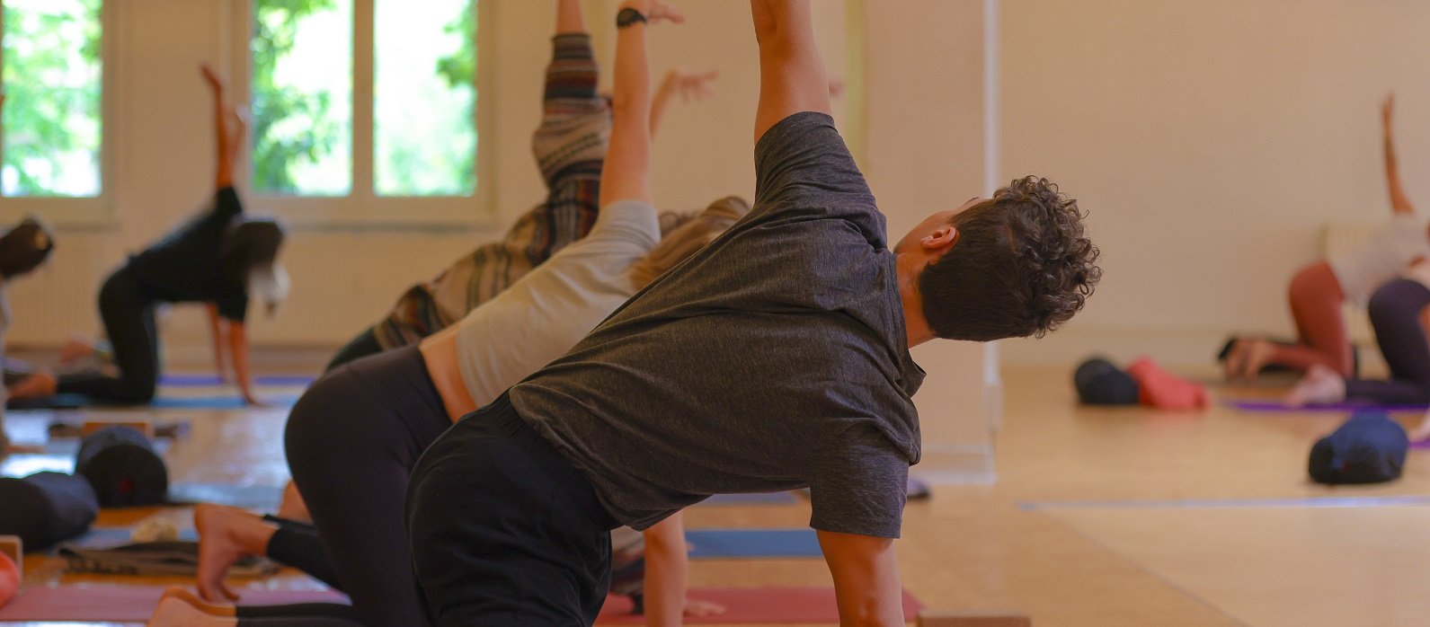 Kira chaturangadandasana