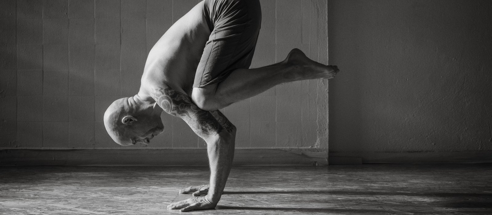 Andy in Bakasana at the Yoga Shala Innsbruck